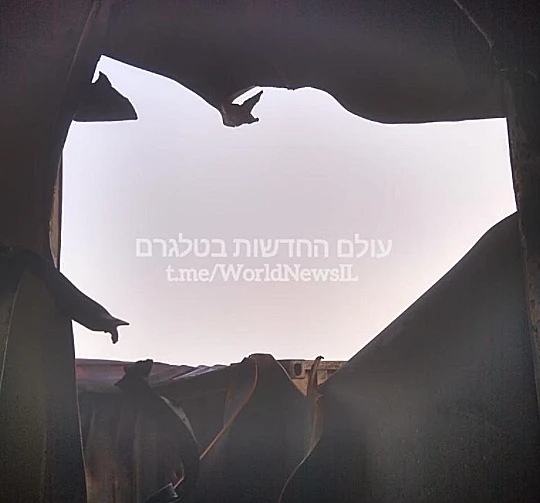 חור שנפער בספינה בעקבות הפגיעה
