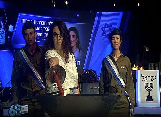 רותם אלישע מדליקה משואה בטקס ב2016