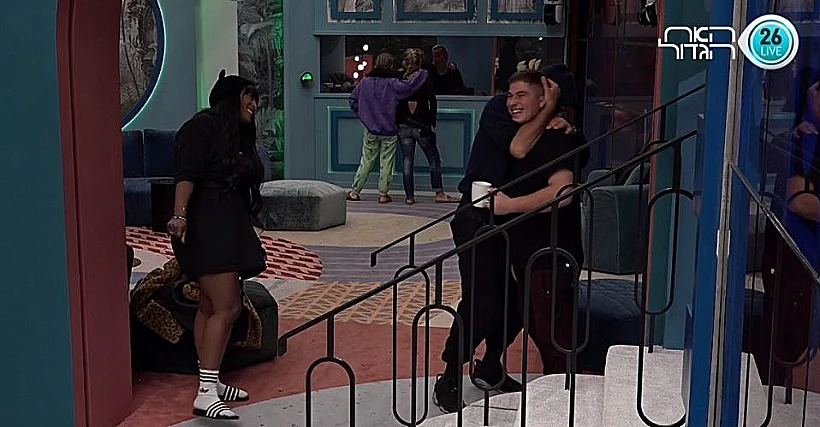 ליאור מחבק את גדי