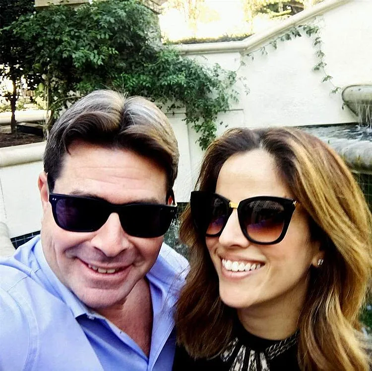 אופיר אקוניס ונועה תשבי