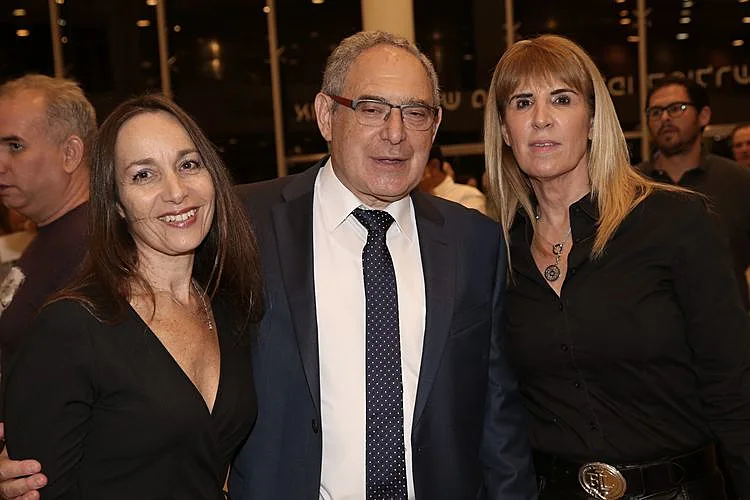 אורית בנבנישתי,יוסף פרס ואפרת בר נתן