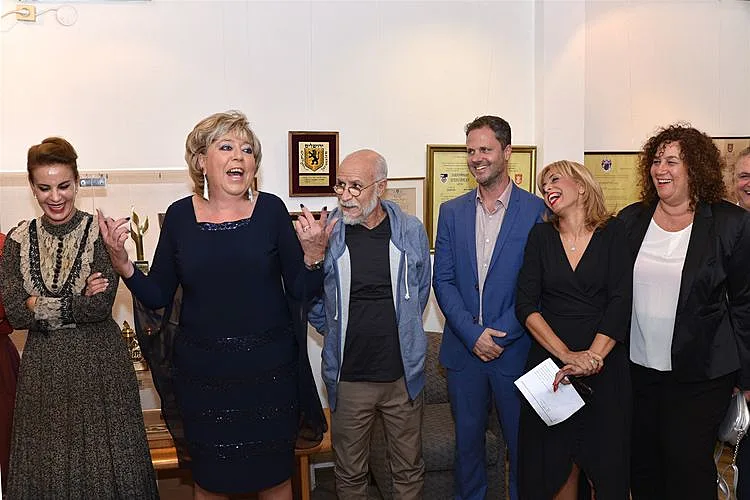 מרים פיירברג איכר וחברי ההצגה