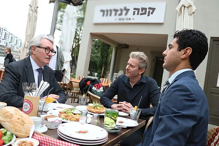 יון האנסן ועופר קרני