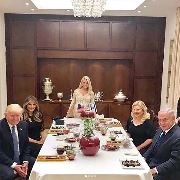 בנימין נתניהו, שרה נתניהו, שירי מימון ודונלד טראמפ בארוחת הערב החגיגית לכבוד הגעתו של דונלד טראמפ לישראל. מתוך חשבון האינסטגרם של שירי מימון
