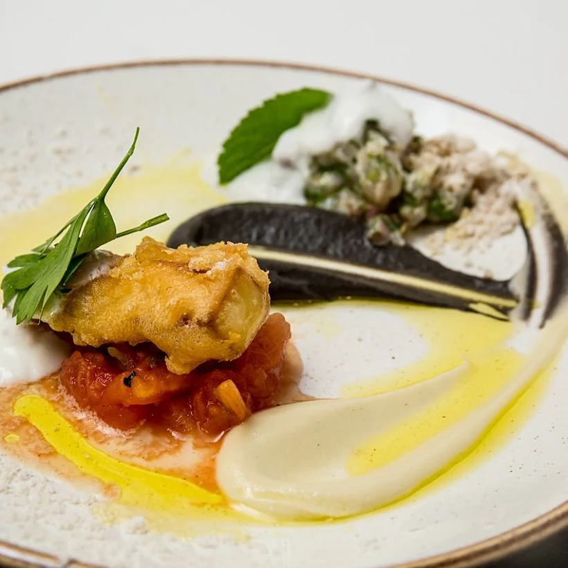 מתכון לטרטר דג וקרם חציל שחור-לבן של אורן אסידו (מתוך משחקי השף, עונה 3, פרק 29)