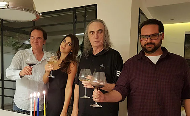 לחיי השם החדש. דניאלה וצביקה פיק עם טרנטינו