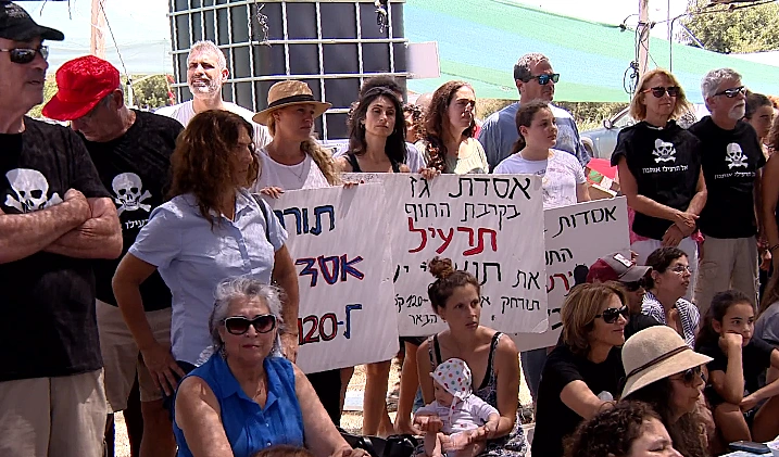 מאהל המחאה בחוף דור נגד הקמת אסדת הגז