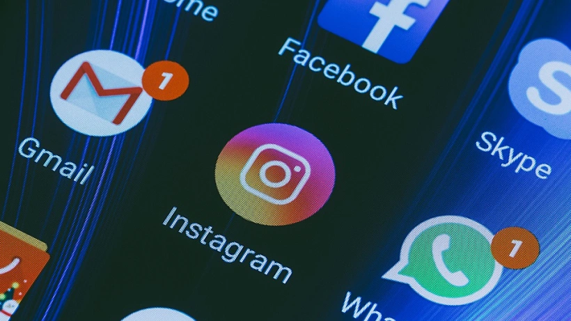 אינסטגרם, פייסבוק, וואטסאפ על צג סמארטפון