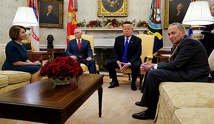 צ'אק שומר, טראמפ וננסי פלוסי