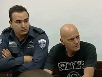 דני ביטון, אביו של אייל גולן בבית המשפט