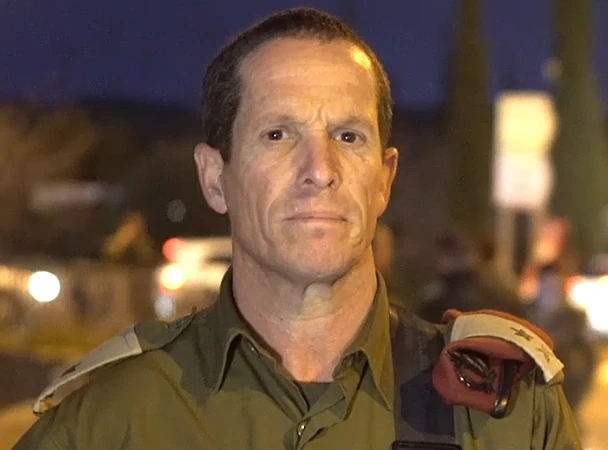 אלוף פיקוד מרכז נדב פדן בזירת הפיגוע בצומת אריאל