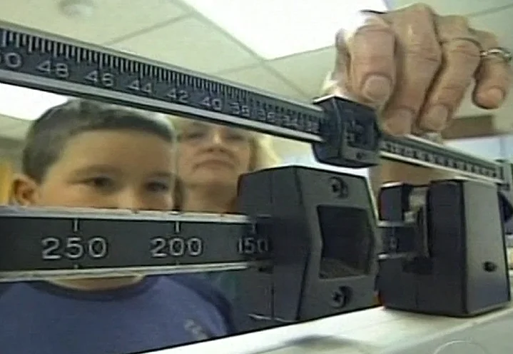 ילד על משקל - אילוסטרציה