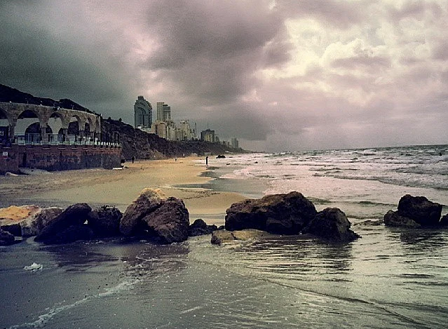 גשם בים בנתניה