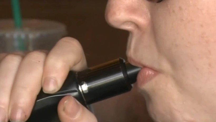 עישון סיגריה אלקטרונית