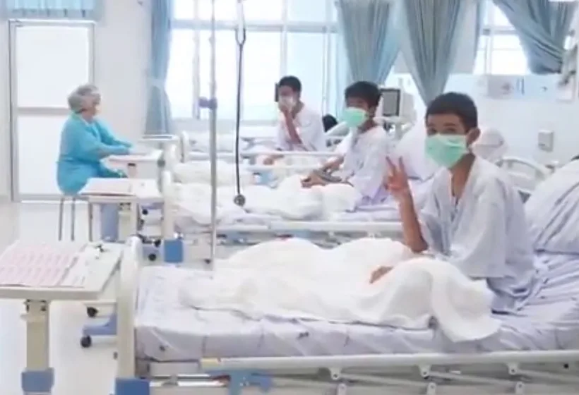 הילדים שחולצו מהמערה בתאילנד כפי שתועדו בבית החולים