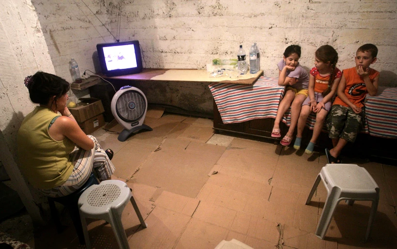 אזרחים במקלטים בזמן מלחמת לבנון השנייה