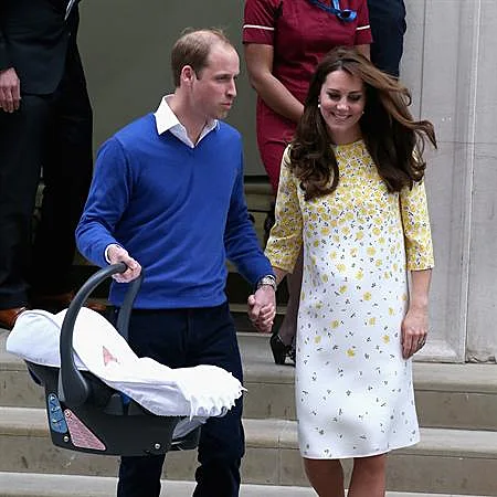 קייט שעות לאחר לידתה השניה