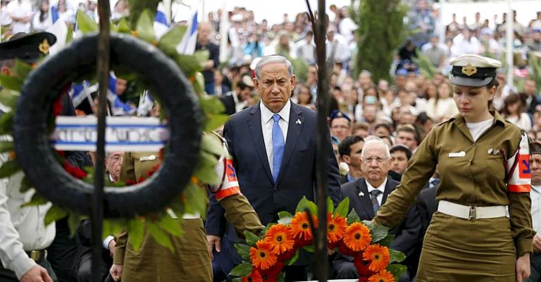 נתניהו בטקס יום הזיכרון בהר הרצל, בשנת 2015
