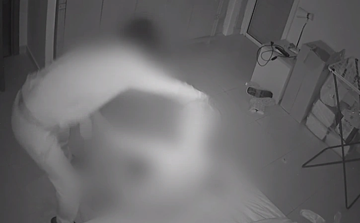 המטפל הזר החשוד בהכאת הקשיש