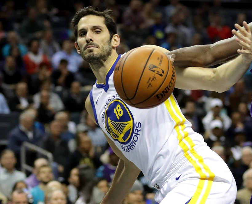 עמרי כספי במדי גולדן סטייט