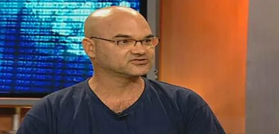 האמן בועז ארד שנמצא מת בדירתו - ככל הנראה שם קץ לחייו לאחר שפורסם בכתבה כי קיים יחסים עם תלמידות