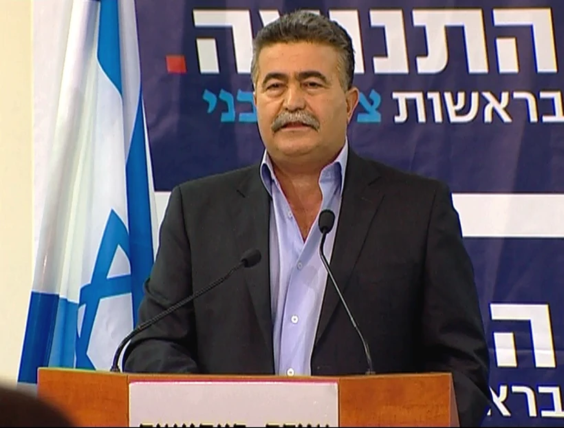 עמיר פרץ מודיע על הצטרפותו לתנועה של לבני