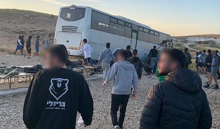 האוטובוס שהתדרדר על אוהל של מועמדים לגיוס במהלך גיבוש