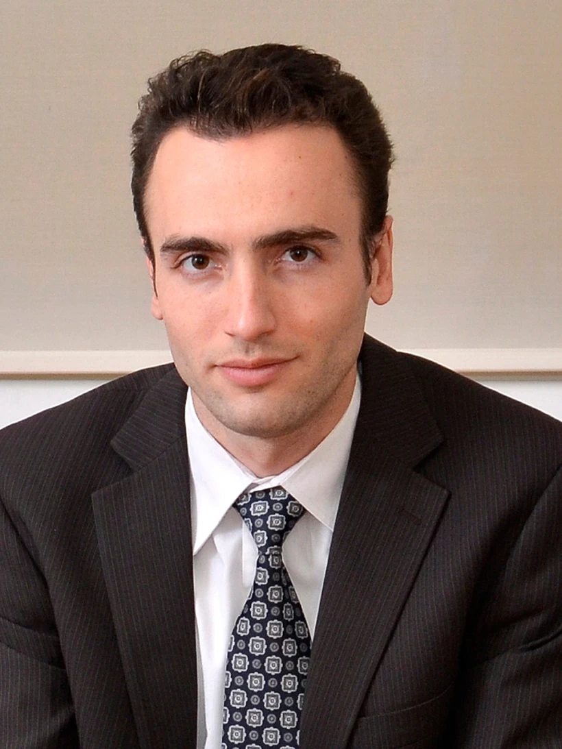 עו''ד קיריל שפר