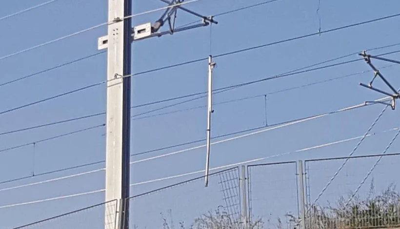 המוט הרופף שהקטר פגע בו