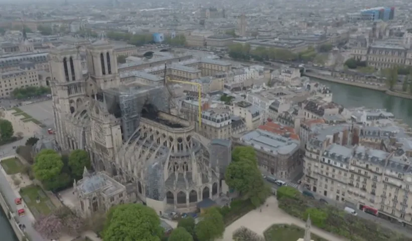תיעוד השריפה בקתדרלת נוטרדאם ממעוף הרחפן