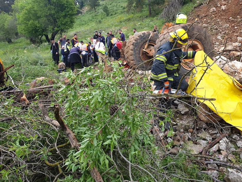 הידרדרות משאית בצפת