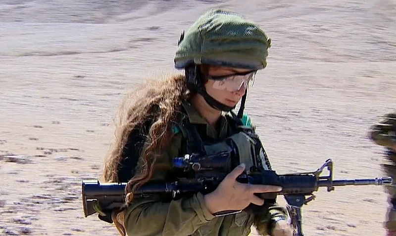 לוחמת בצה''ל