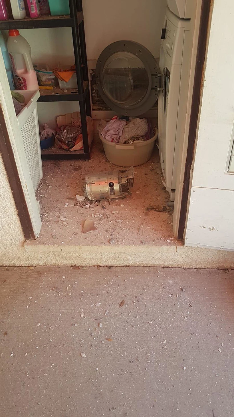 ראש של טיל מיירט נפל על מחסן בבית בישוב בעוטף