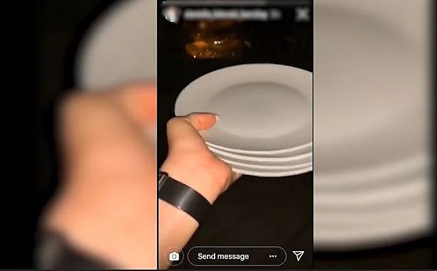 תיעוד של זוג אנשים זורק צלחות ממרפסת בניין בת''א