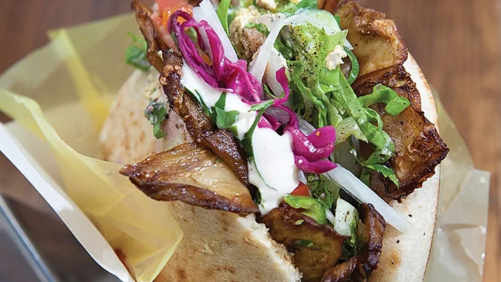 סביח, מקורו ביהדות עיראק, אך נמכר לראשונה בישראל