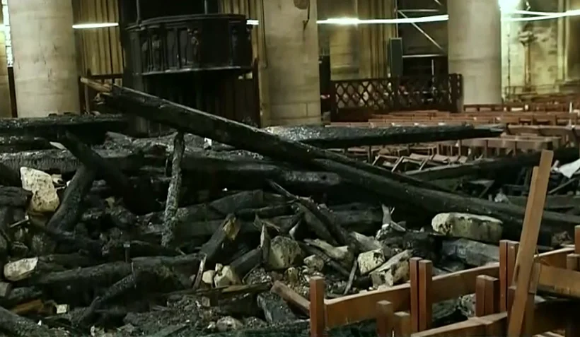 שברי הצריח בכנסיית נוטרדאם