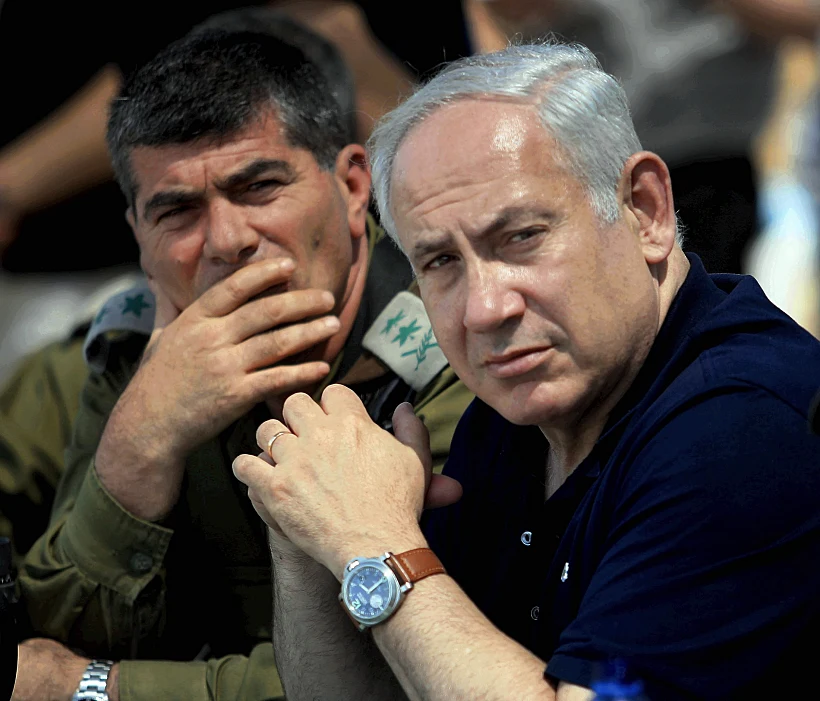 ראש הממשלה בנימין נתניהו עם הרמטכ''ל לשעבר גבי אשכנזי