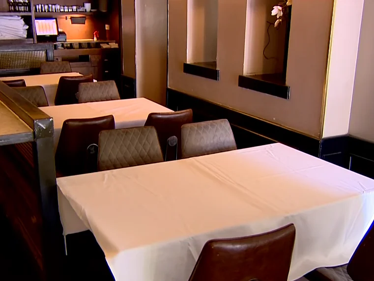 פנים מסעדת ה''סושיאל קלאב''