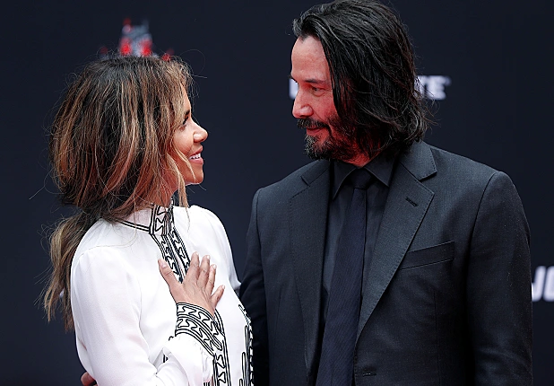 קיאנו ריבס והאלי ברי