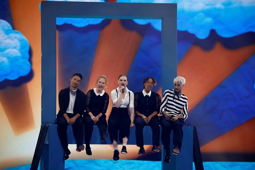 לאונרה, נציגת רומניה עם השיר ''Love is forever''