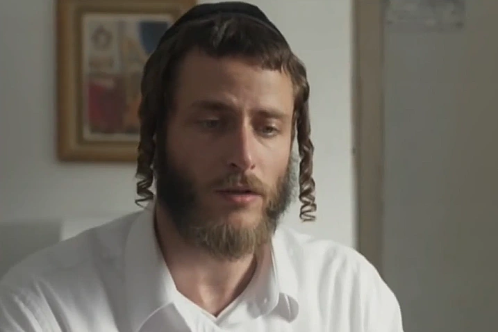 מיכאל אלוני בסדרה שטיסל