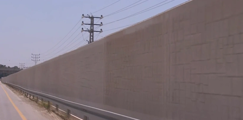 חומות שנבנו בשטחי העוטף מפני ירי טילי נ''ט