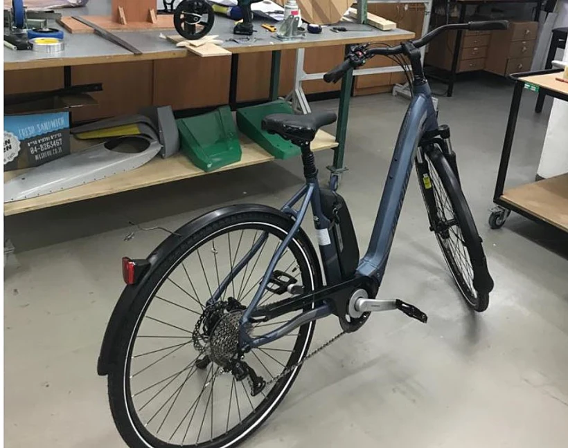 מערכת לרכיבה על אופניים שפיתחה חברת ''אלביט מערכות'' עבור אוהד בן ישי שנצפע במבצע צוק איתן