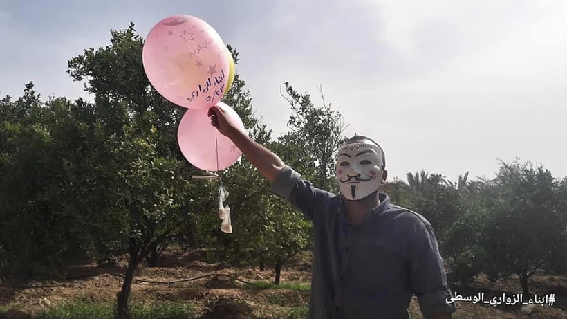 יחידת הבלונים ''אבנאא' א-זוארי'' מעזה מהפרחת בלונים שביצעו היום