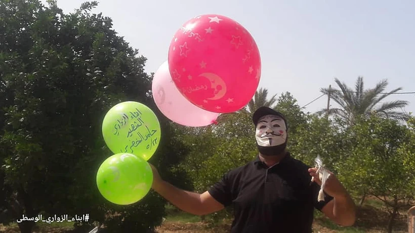 יחידת הבלונים ''אבנאא' א-זוארי'' מעזה מהפרחת בלונים שביצעו היום