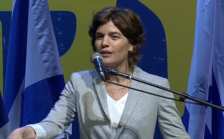 תמר זנדברג במחאת האופוזיציה בתל אביב