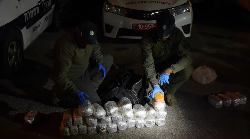 בלשי יחידת הגבולות של משטרת ישראל בעת מעצר חשודים וסיכול הברחת סמים בגבול לבנון ישראל