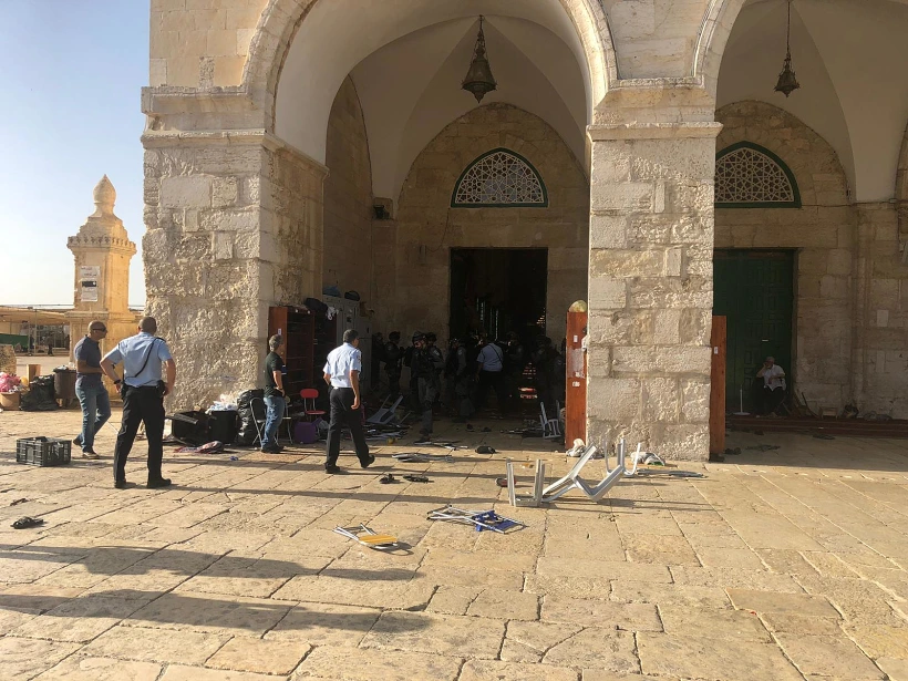 התפרעות בהר הבית שכללה ידויי אבנים, השלכת כיסאות וחפצים שונים