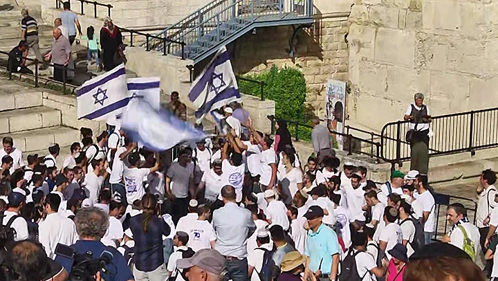 מצעד הדגלים