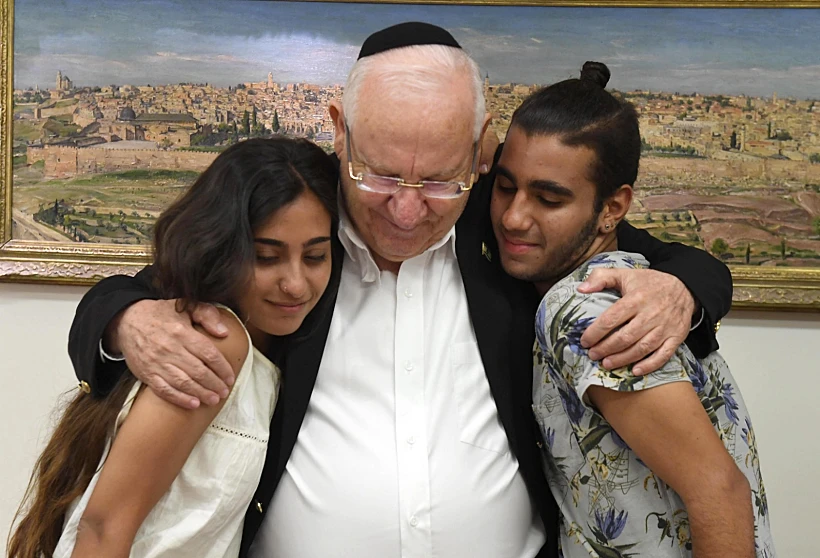 הנשיא ריבלין פגש היום במהלך השבעה את אחותו ואחיו של יאיר חלבלי ז''ל שריאתו הושתלה בנחמה